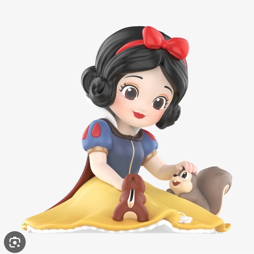 Pop Mart x Snow White classic Figurine with little animals
